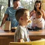 Von Babybrei zum Familientisch: So gelingt der sanfte Übergang zur Familienkost