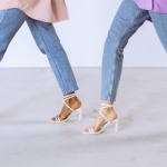 Jeans, die deine Beine optisch verlängern: So findest du den perfekten Schnitt