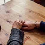 Zwischen Dating und Beziehung: So erkennst und verstehst du eine Situationship