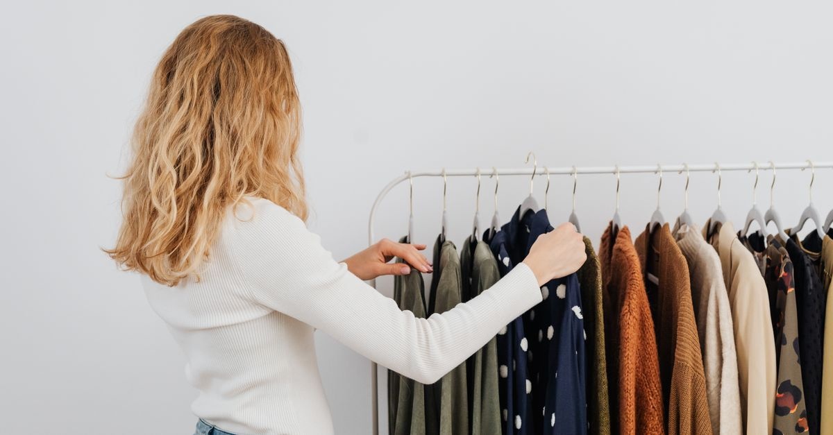 Weniger Teile, mehr Stil: Dein Einstieg in die Capsule Wardrobe