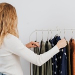 Weniger Teile, mehr Stil: Dein Einstieg in die Capsule Wardrobe