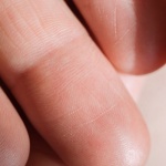 Sanft statt radikal: So pflegst du deine Nagelhaut richtig und schiebst sie schonend zurück