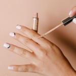Pfirsichfarbener Corrector: So deckst du Augenringe natürlich ab – Schritt für Schritt