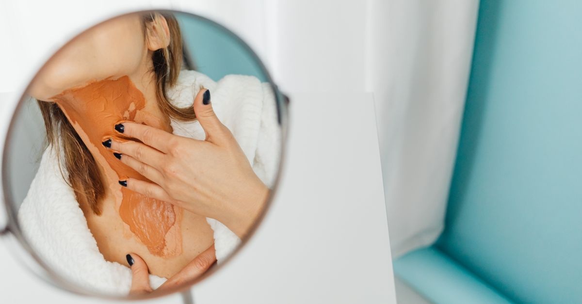 Trockener Hals? Diese sanften Pflege-Tipps bringen schnelle Linderung