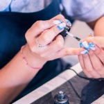 Gelnägel vs. UV-Lack: Welche Maniküre passt wirklich zu dir?